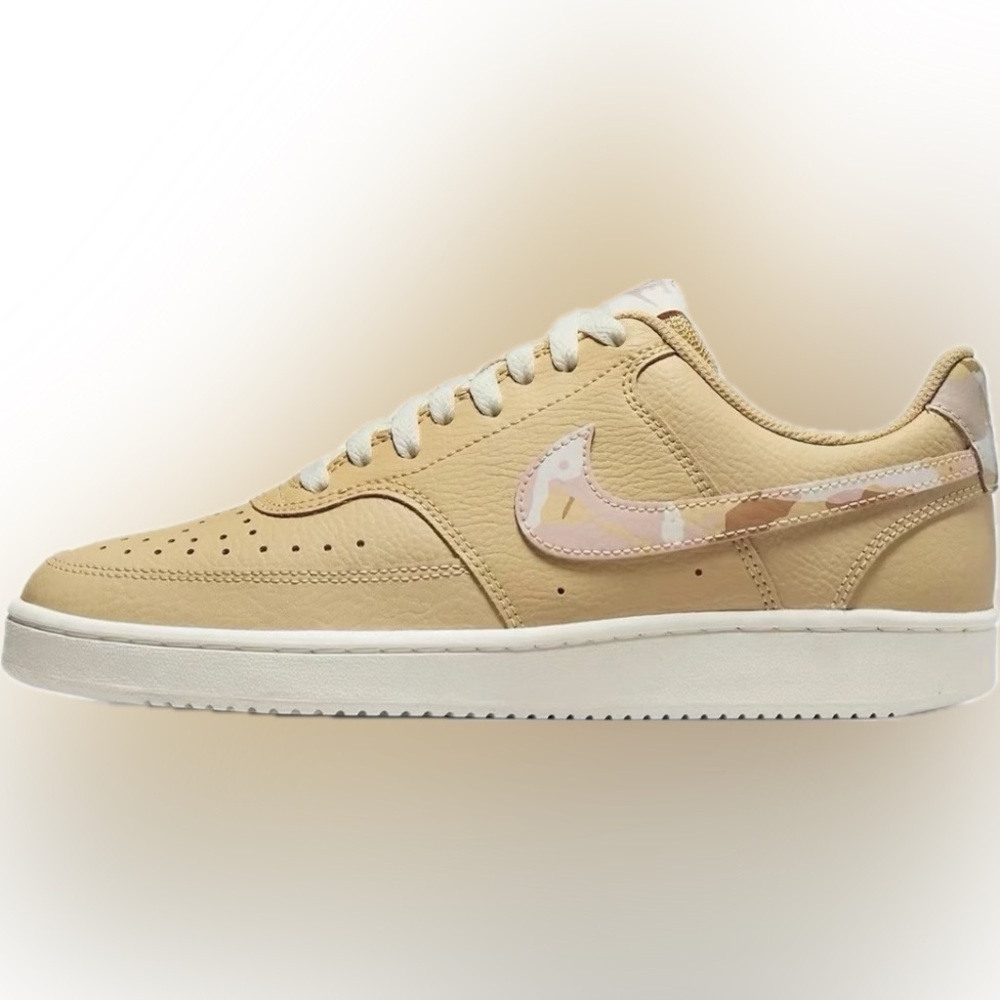 Nike women’s court vision low. Size 8